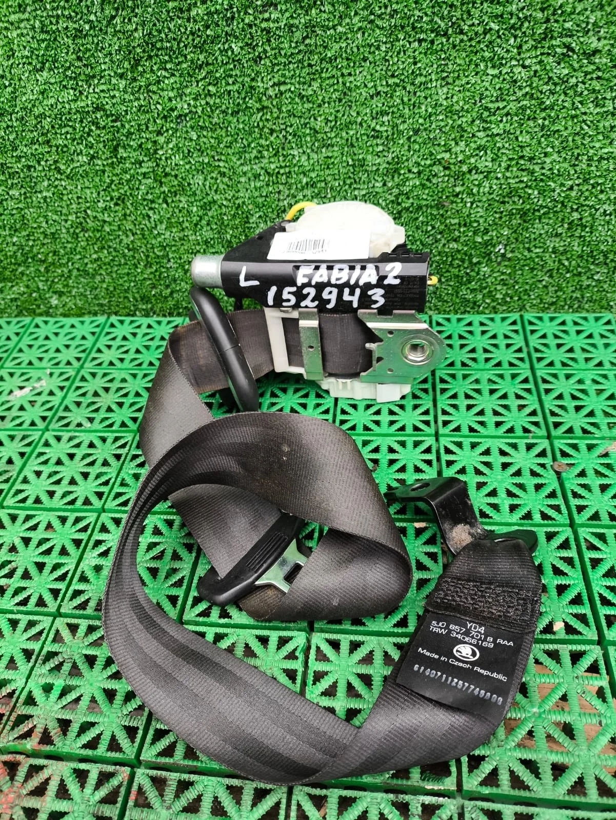 Ремень безопасности SKODA FABIA 2 2007- передний левый (с пиропатроном)  б/у FABIA 2(2007-2015)