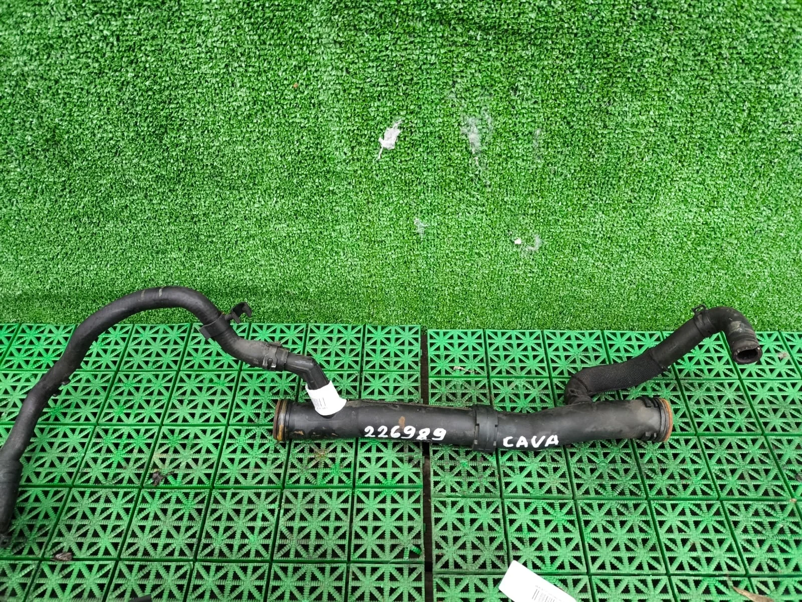 Трубка охлаждающей жидкости AUDI A3, SKODA OCTAVIA 1Z, VOLKSWAGEN 1,4 CAVA 2010- труба пластиков б/у A1(2011-2014);FABIA 2(2007-2015);RAPID(2013-;POLO(2010-