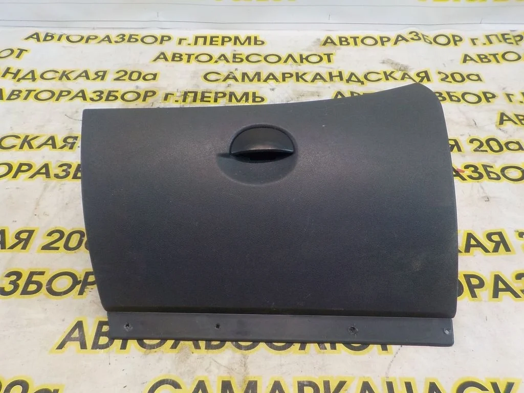 Крышка (дверца) бардачка Renault Logan I (2004—2009)