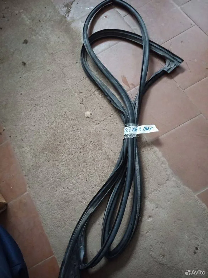 Уплотнитель двери Audi Q7 4L рестайлинг (2009—2015)