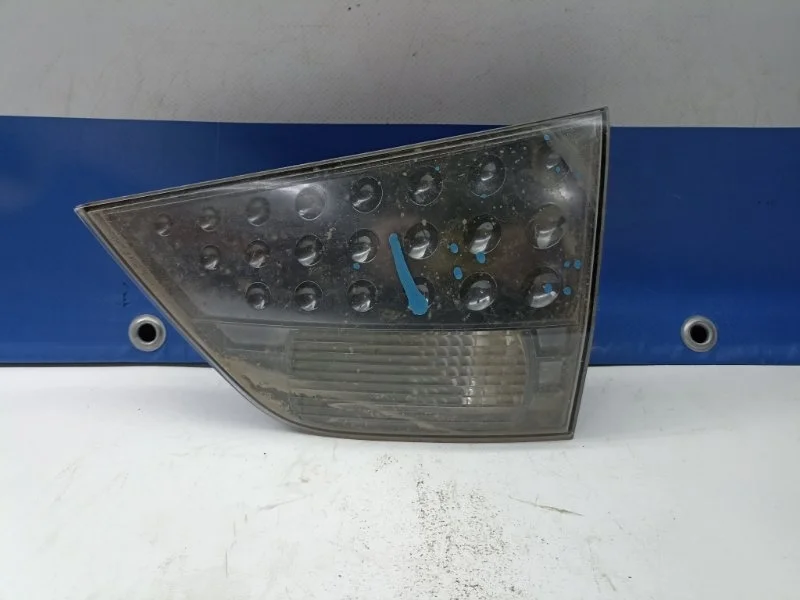 Фонарь внутренний Mitsubishi Outlander XL 2008 8331A064 CW5W, задний правый