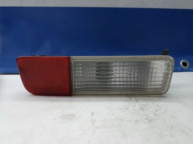 Фонарь в бампер Mitsubishi Pajero 2003 MR275819 V78W 4M41, задний левый