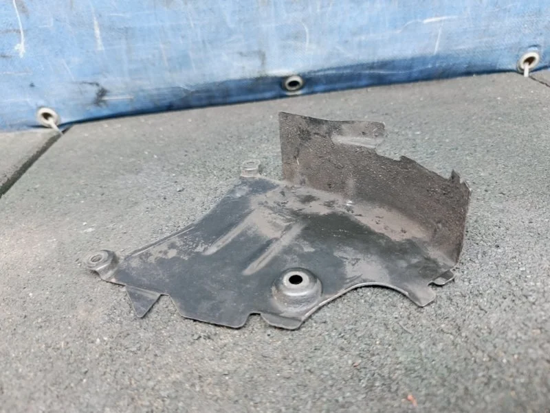 Кожух ремня ГРМ Volkswagen Golf 6 2012 06A109147J 1.6 BSE