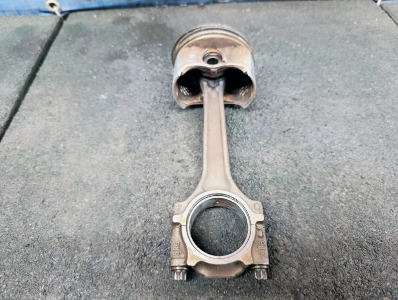 Поршень с шатуном Volkswagen Golf 6 2012 06A107065N 1.6 BSE