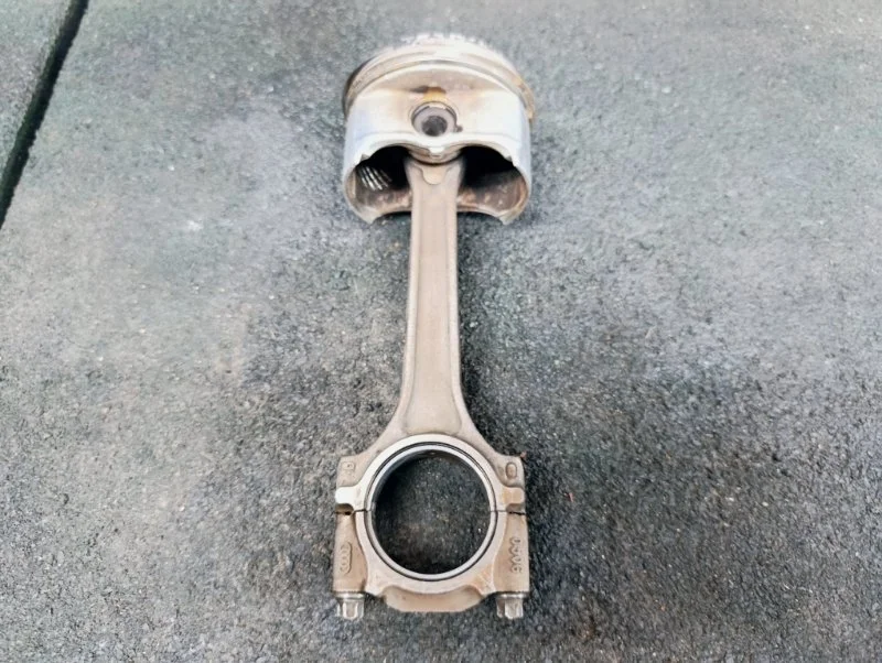 Поршень с шатуном Volkswagen Golf 6 2012 06A107065N 1.6 BSE