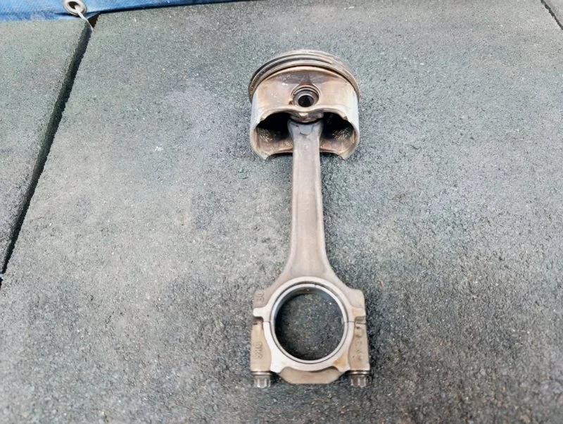 Поршень с шатуном Volkswagen Golf 6 2012 06A107065N 1.6 BSE