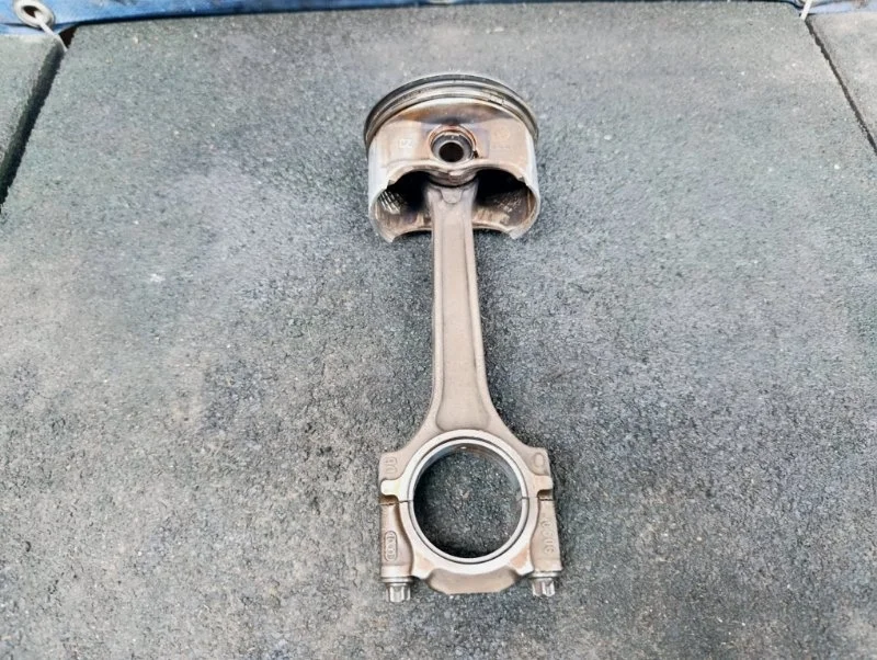 Поршень с шатуном Volkswagen Golf 6 2012 06A107065N 1.6 BSE