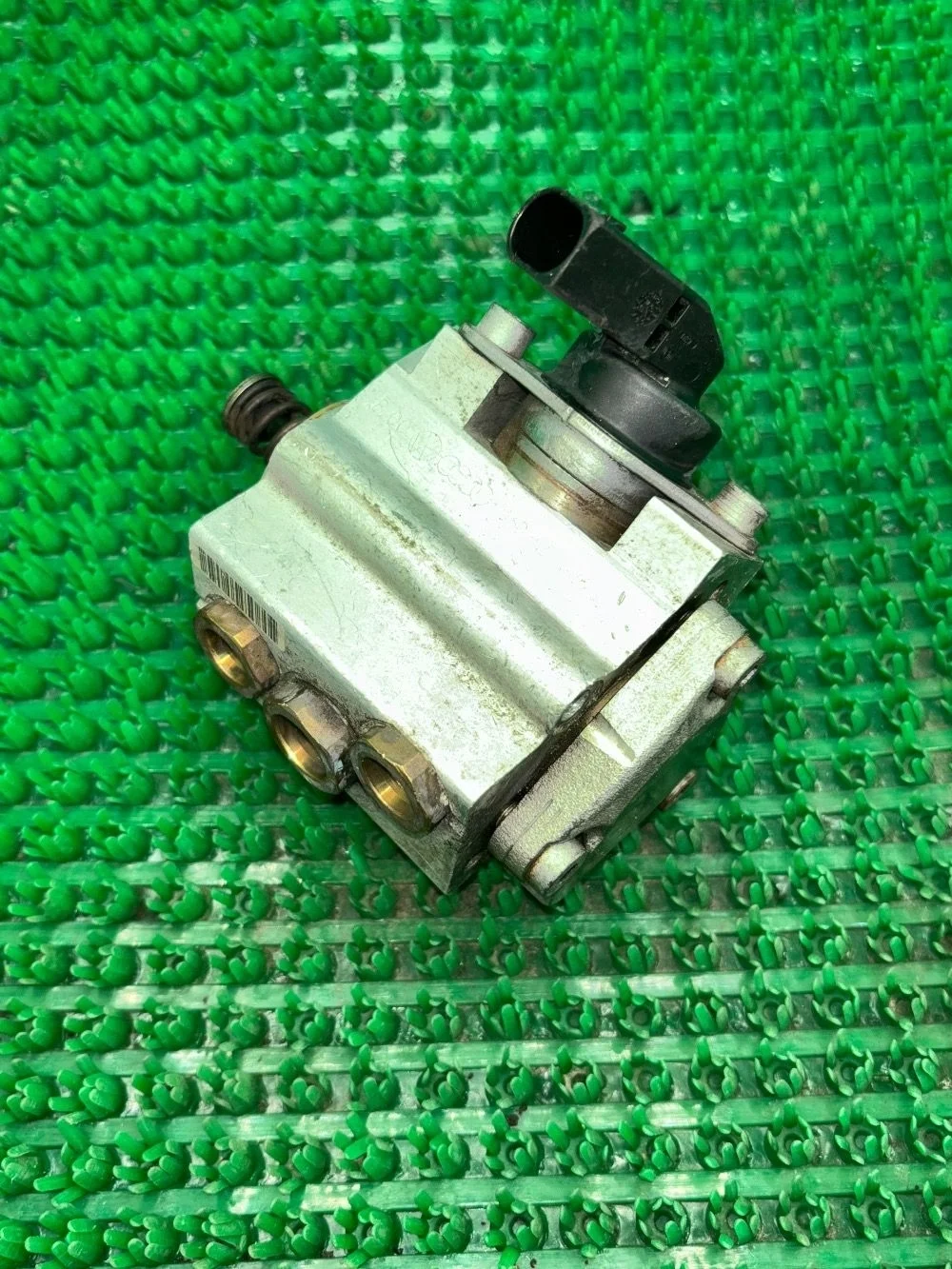 ТНВД для Двигателя 2.0 FSI BVY 06D127026J Touran I (2003—2006) В наличии