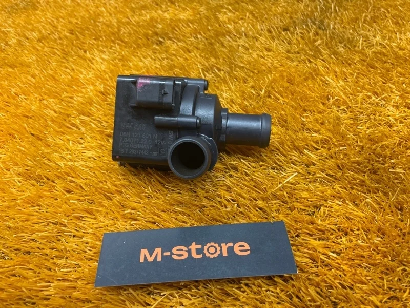 Помпа дополнительная Audi A4 2015 06H121601N B9/8W CVKB