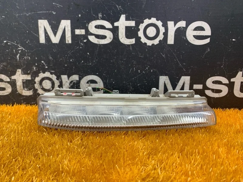 Фара противотуманная Mercedes-Benz C-Class 2012 A2049069000 W204 271.860, передняя правая