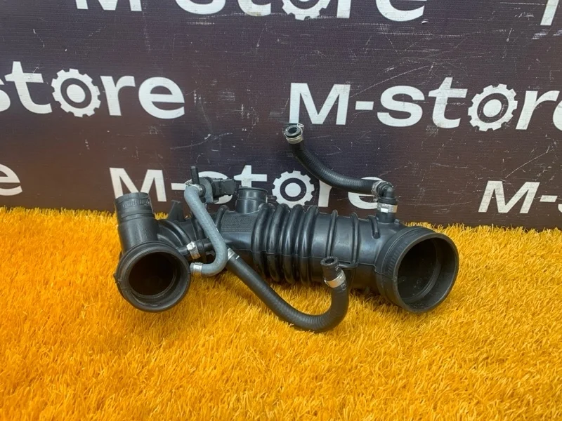 Патрубок воздушного фильтра Audi A4 2006 06B133356AH B7/8E BFB