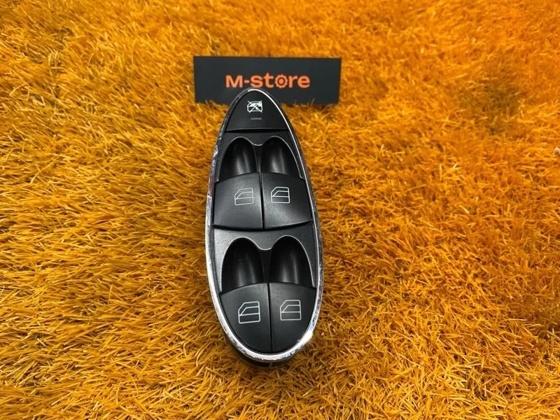 Блок управления стеклоподъемниками Mercedes-Benz Cls-Class 2006 A2118213679 W219 273.960, передний правый