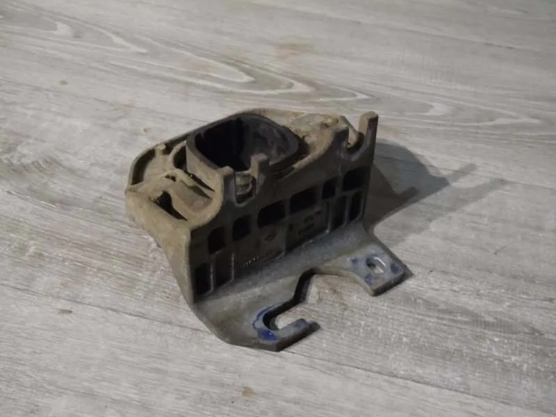 Кронштейн крепления КПП Renault Logan 2015 СЕДАН K4M 2845