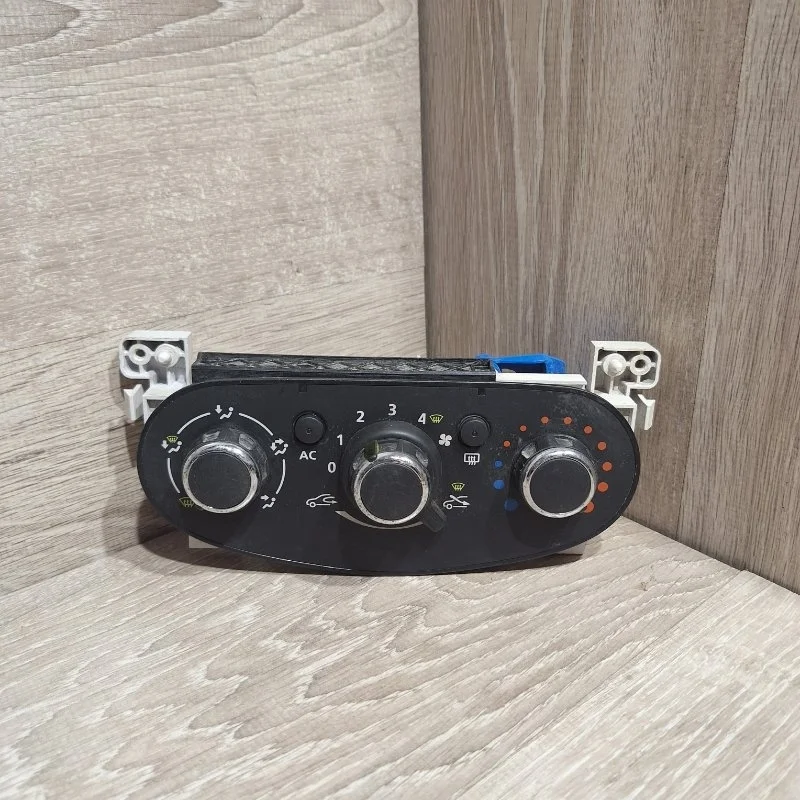 Блок управления печкой Renault Logan 2013-2018 275101698R 2