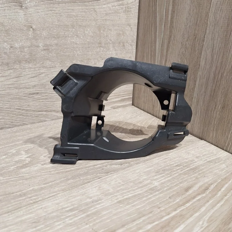 Кронштейн противотуманной фары Renault Logan 2004-2016 8200752827 1, передний левый