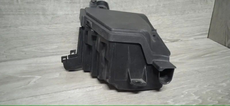 Корпус блока предохранителей Renault Logan 2004-2015 8200738816 1