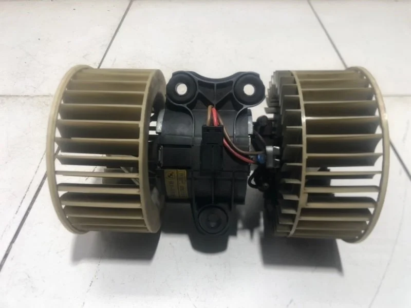 Моторчик отопителя BMW X5 E53 1999