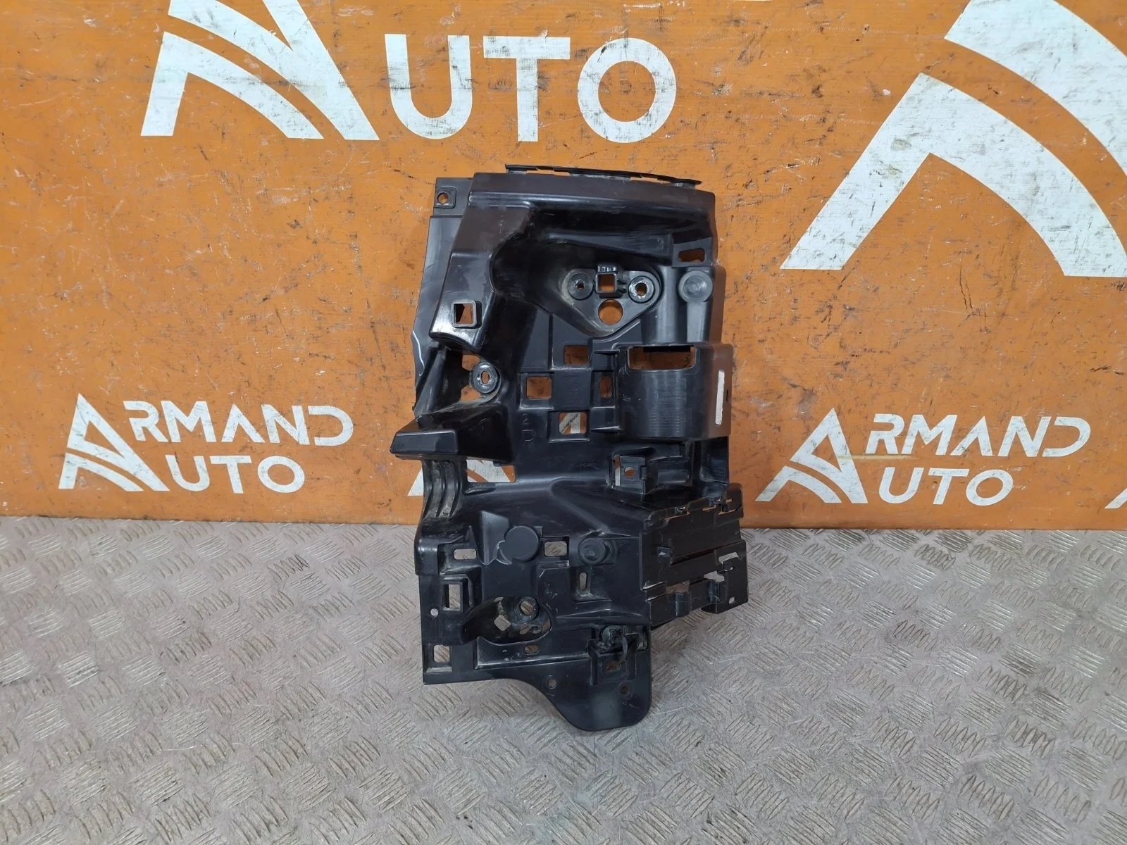 Кронштейн бампера BMW X6 2019-нв G06