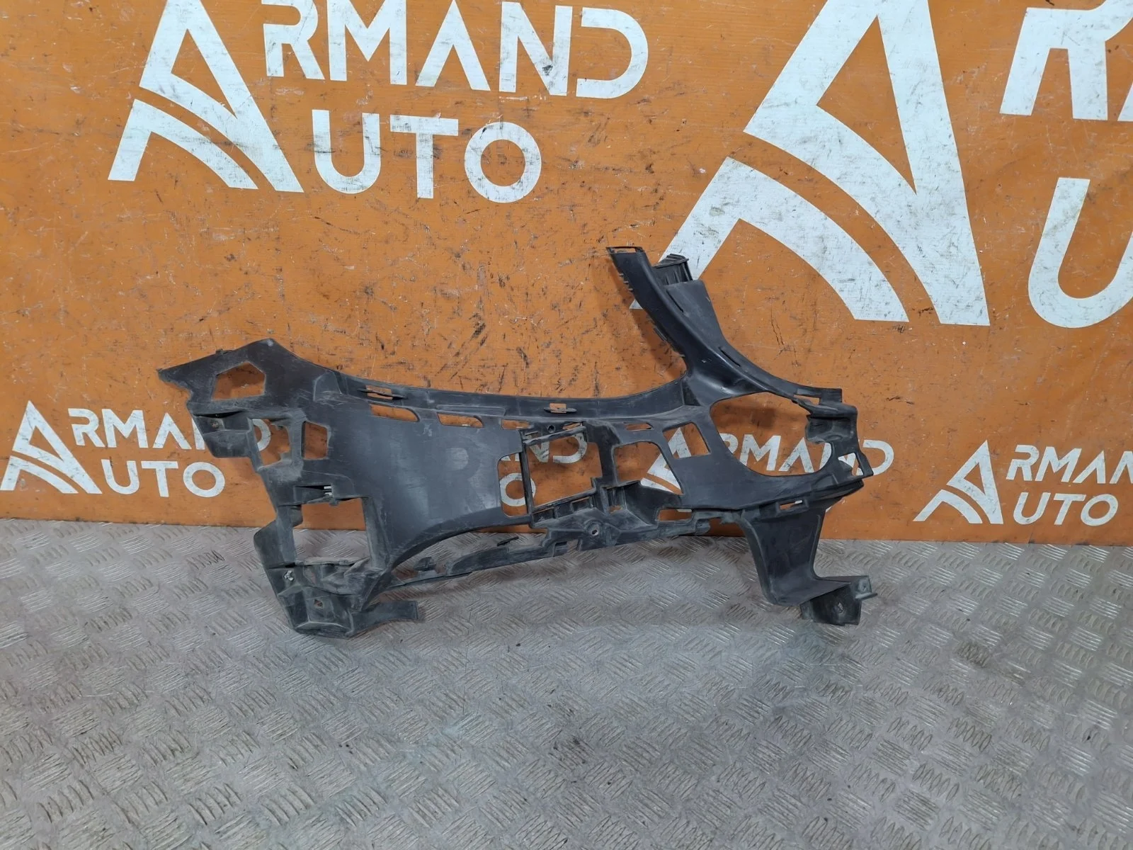 Кронштейн бампера Mercedes -Class 2016-2020 W213