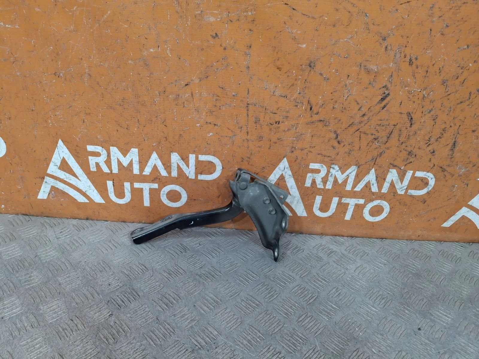 Петля капота Lexus LX 2015-2023 URJ200