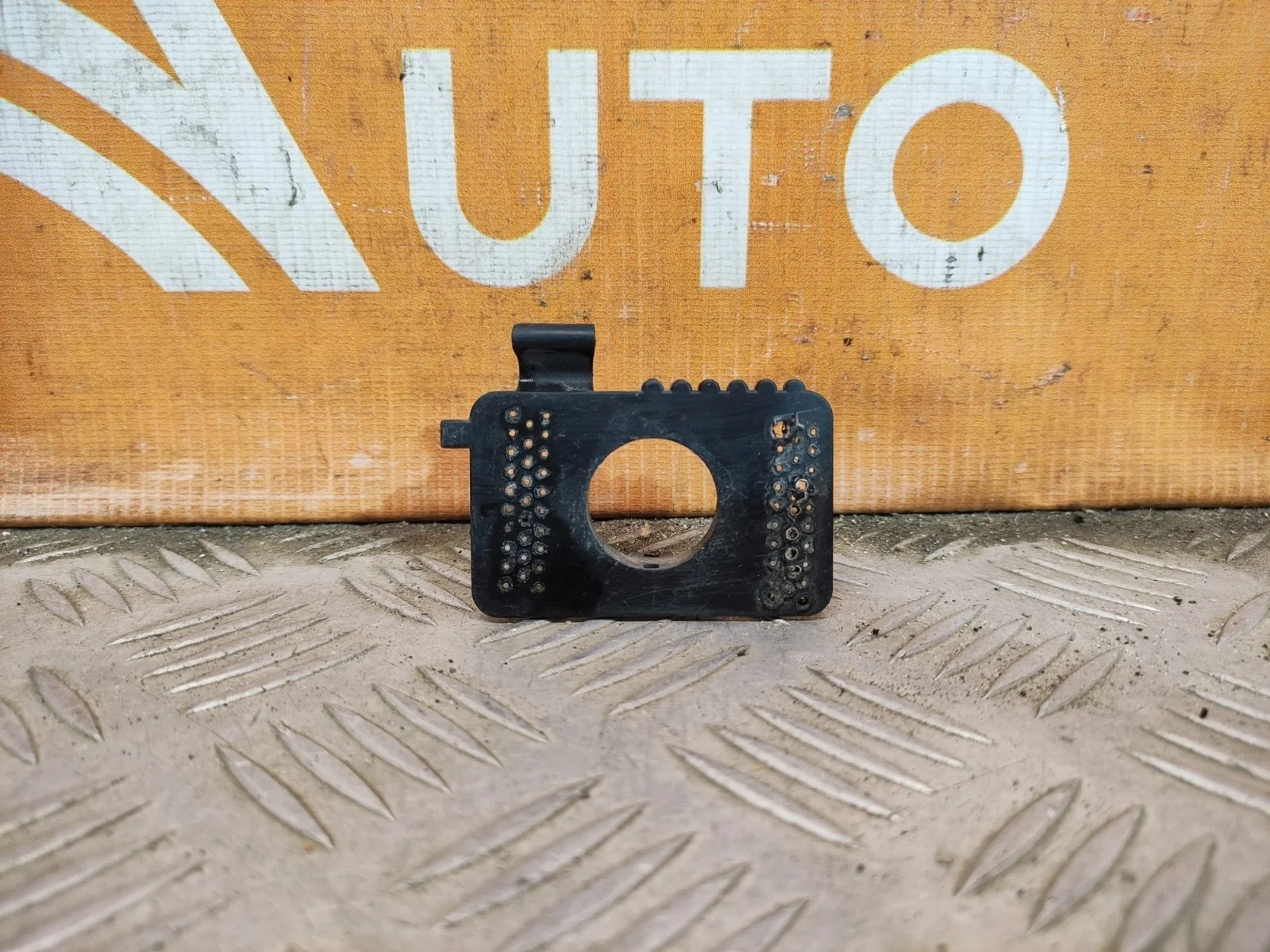 Кронштейн парктроника Mercedes GLA-Class 2017-2020 X156