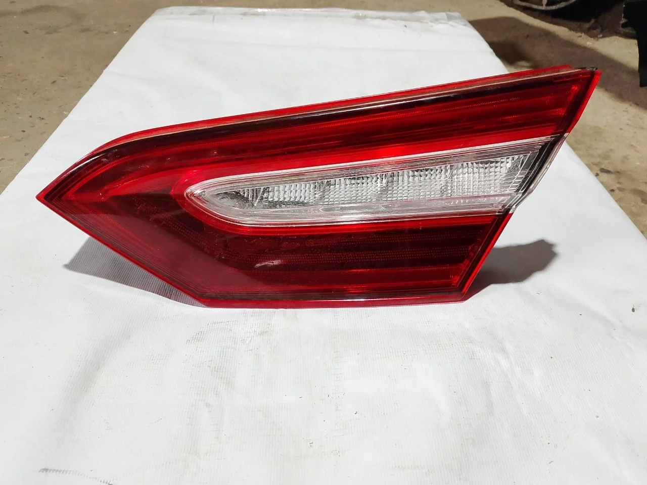 Фонарь внутренний Toyota Camry XV70 2021 8158033340 XV70, задний правый