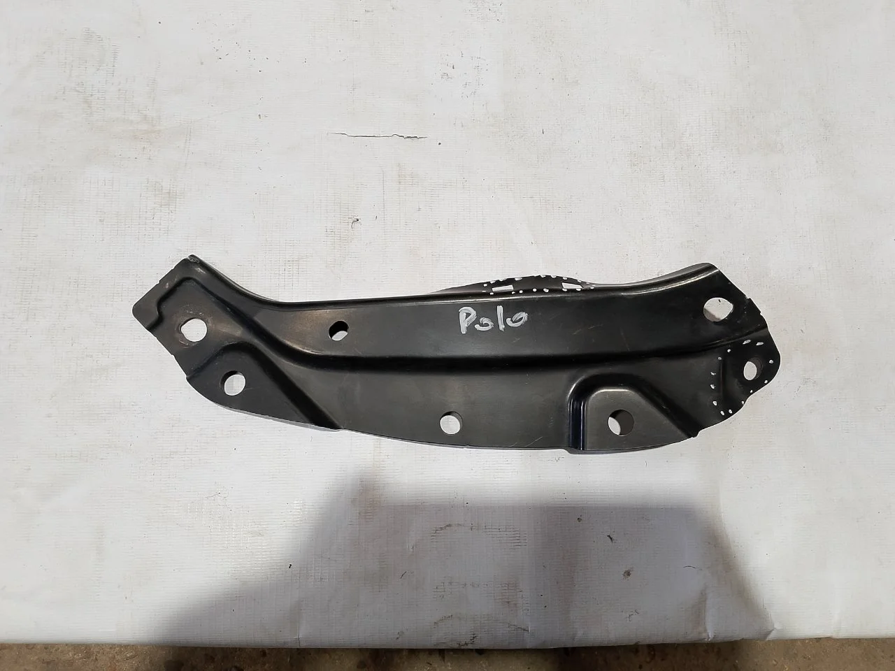 Кронштейн фары Volkswagen Polo 2012 6R0805932A СЕДАН, правый