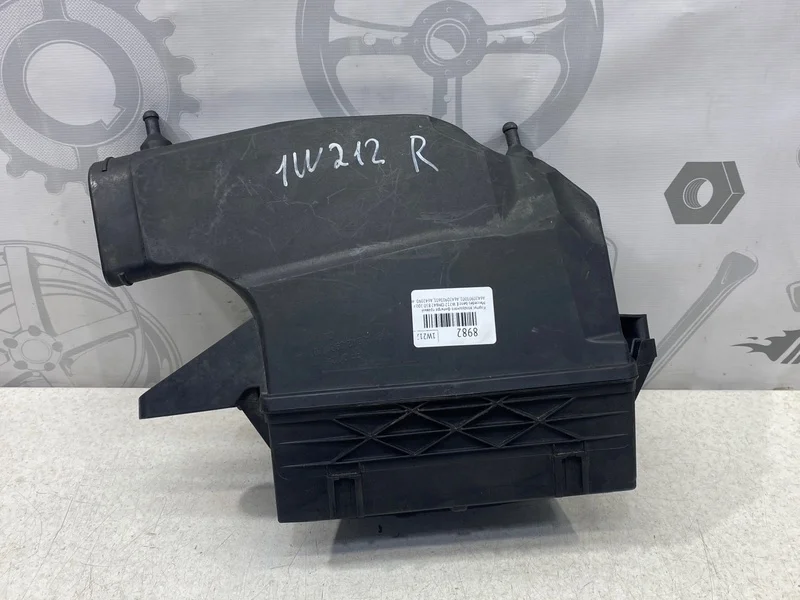 Корпус воздушного фильтра правый Mercedes-benz 2009 W212