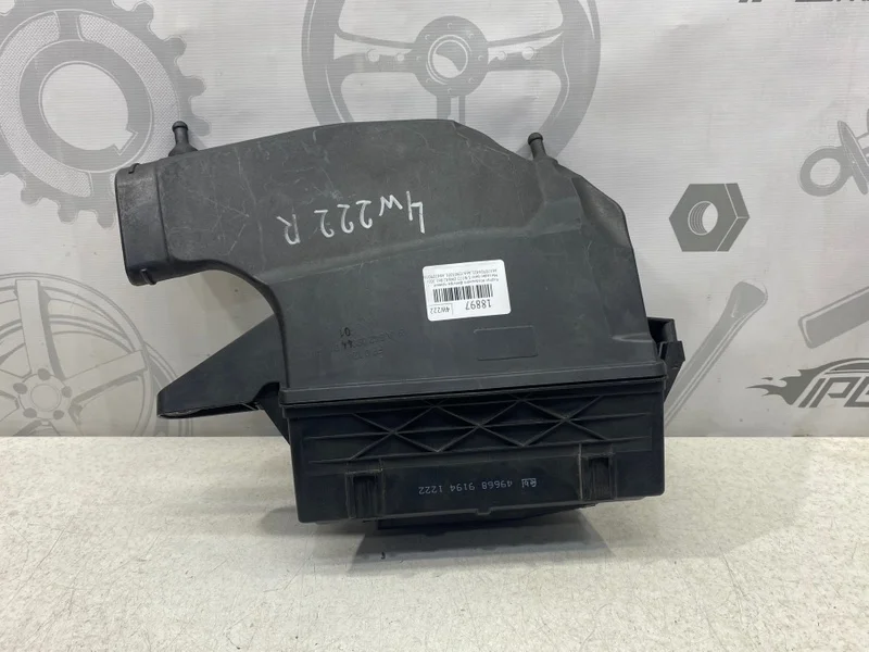 Корпус воздушного фильтра правый Mercedes-benz 2016 W222