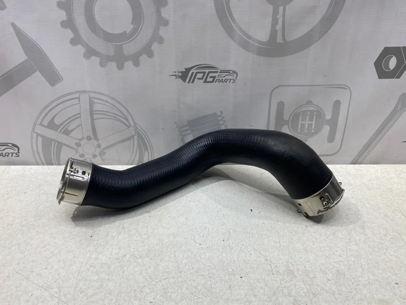 Патрубок интеркулера левый Mercedes-benz W204