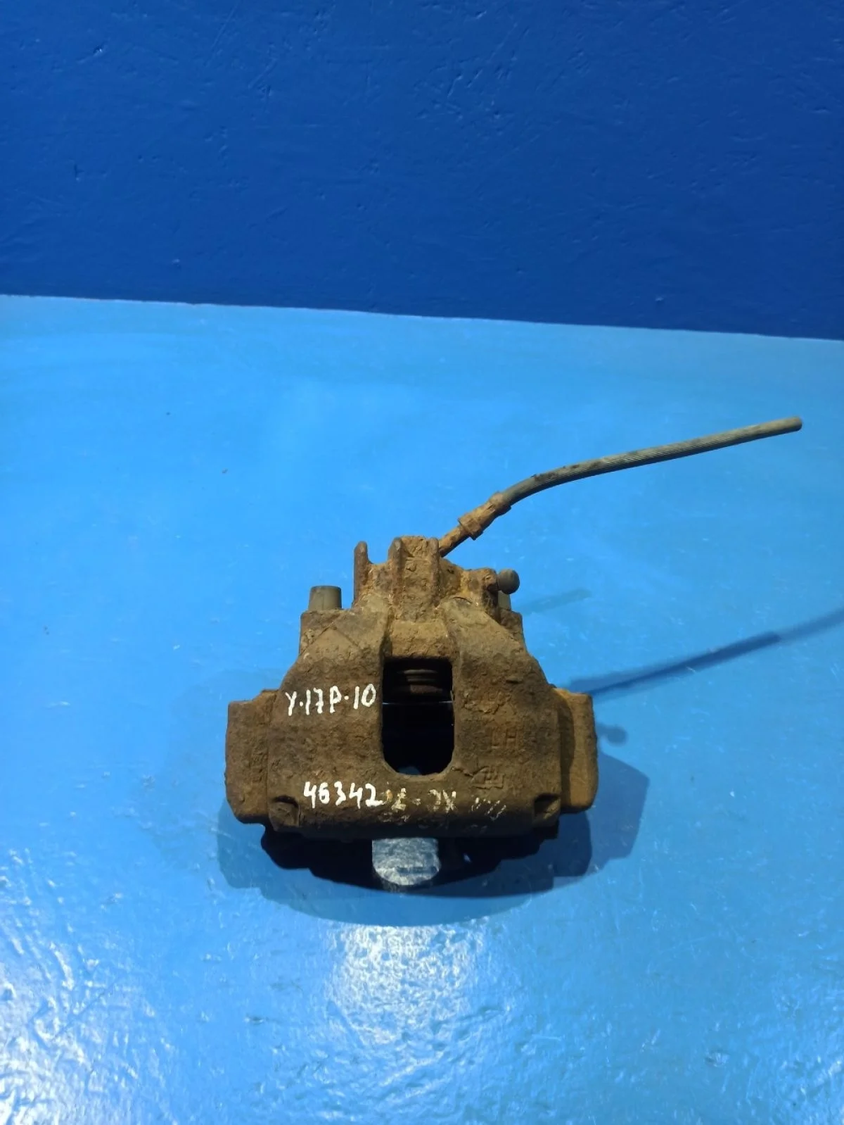 Суппорт передний левый Volvo S80