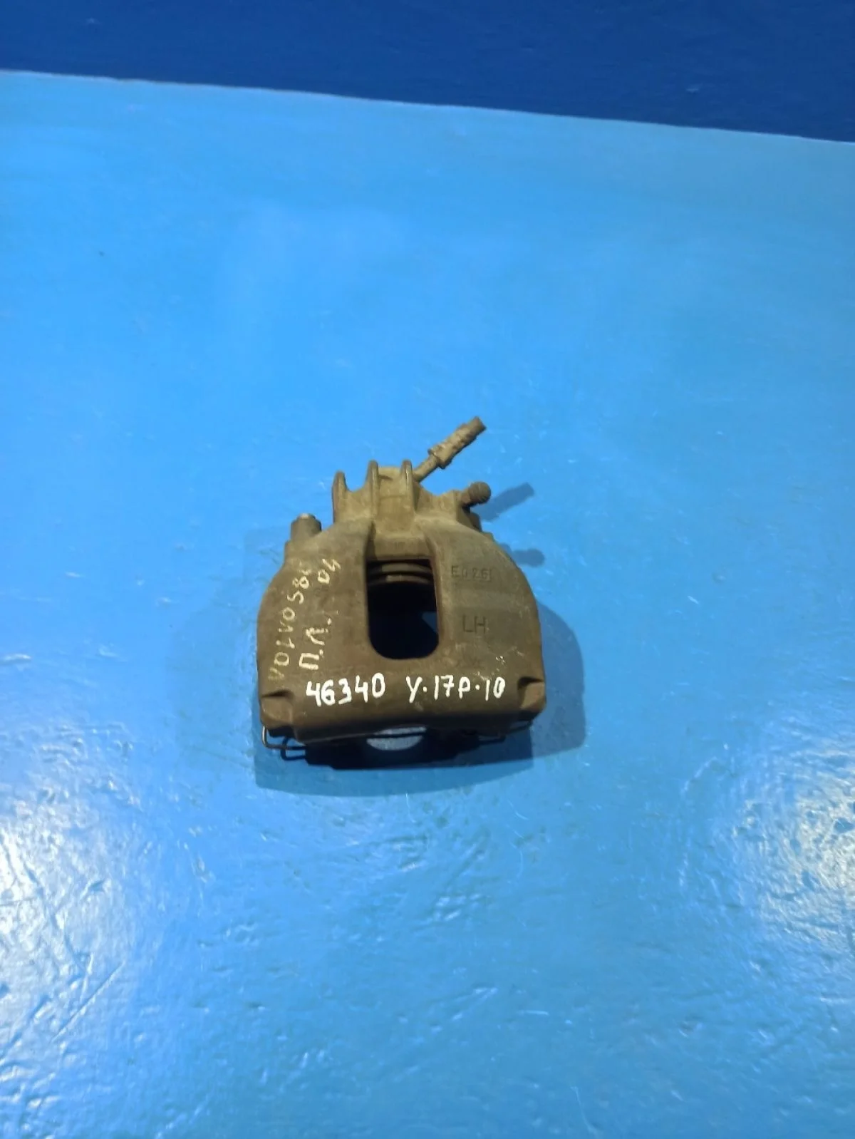 Суппорт передний левый Volvo S80