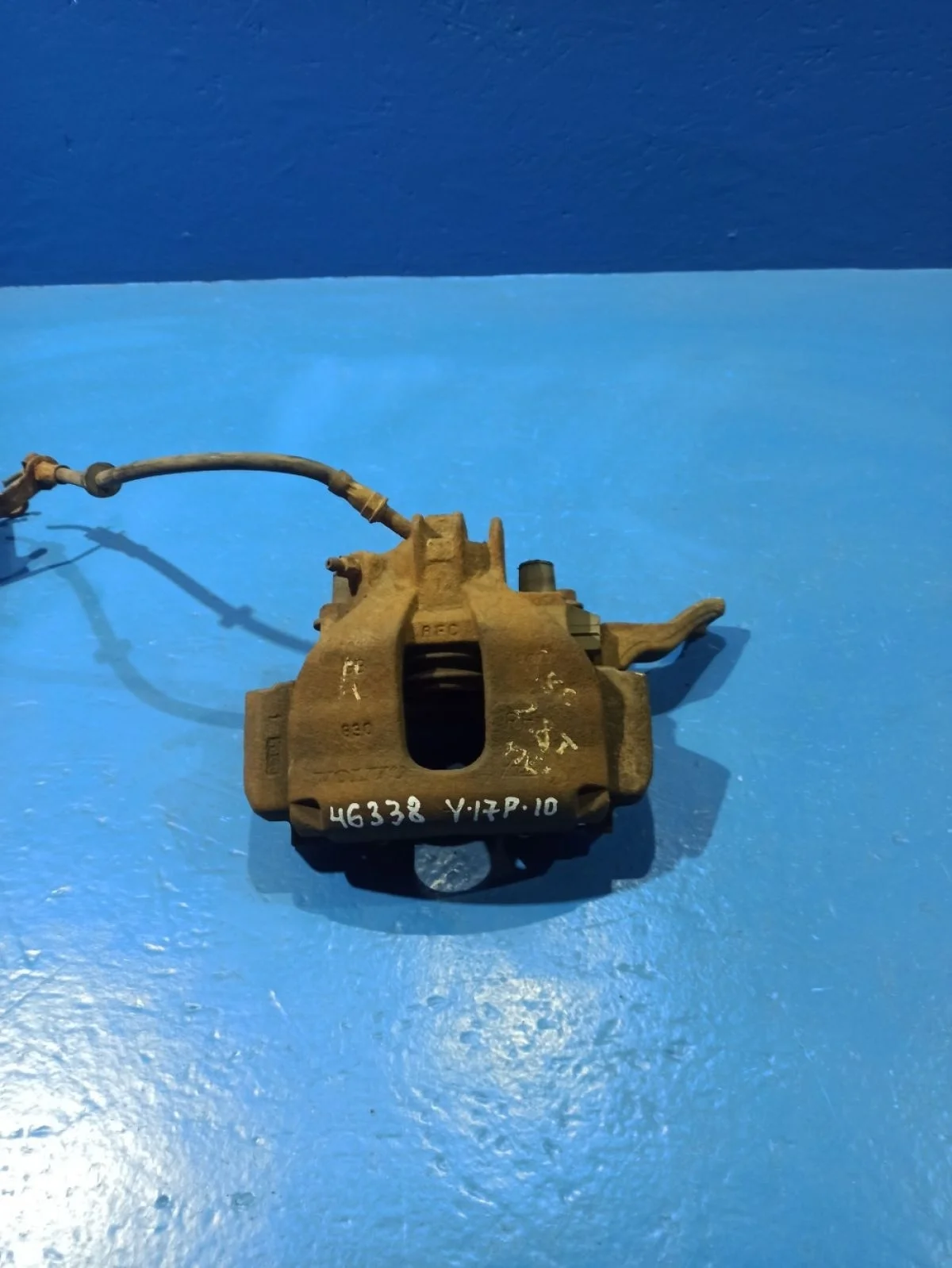 Суппорт передний правый Volvo S60 S80 XC70