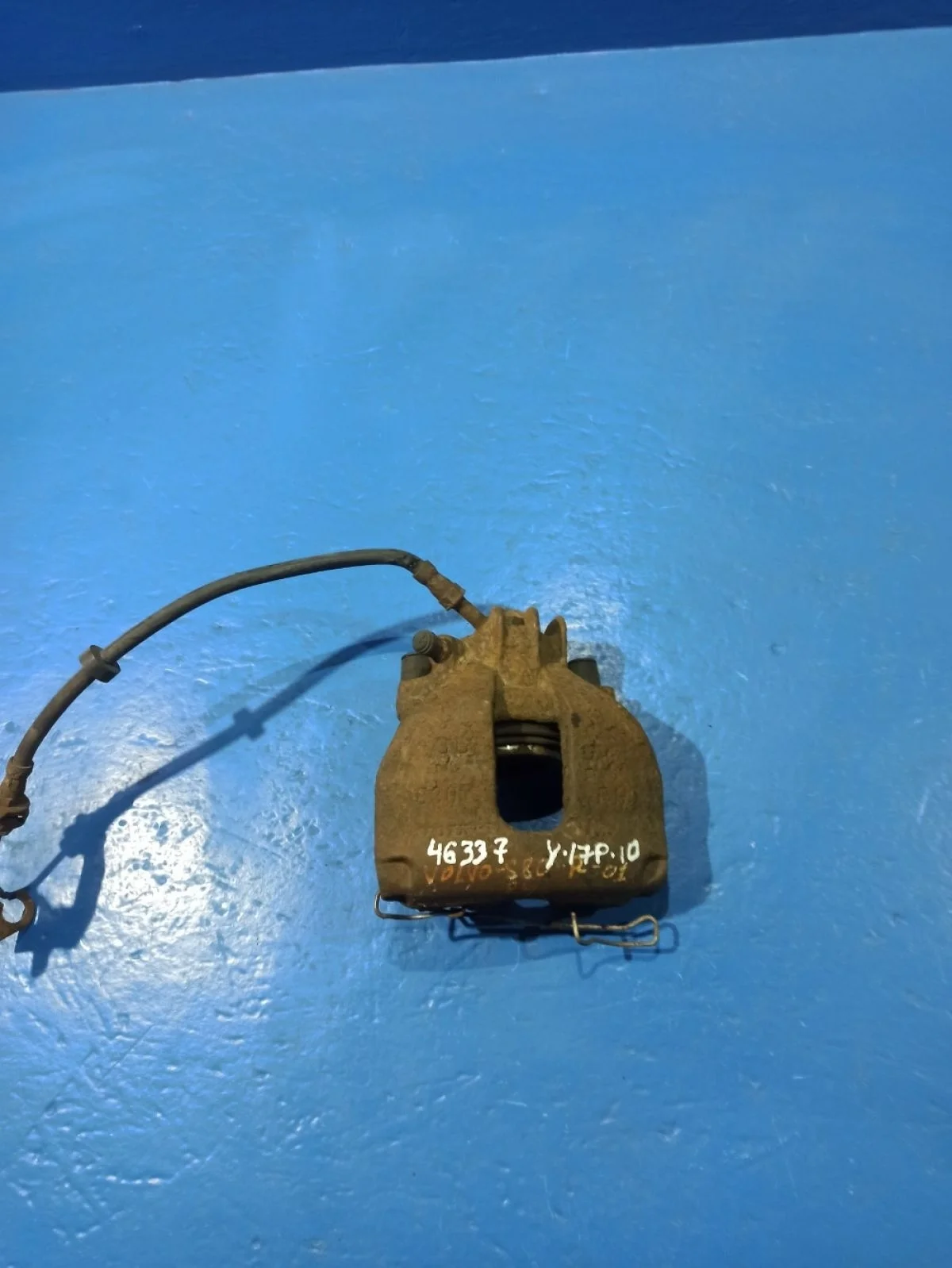 Суппорт передний правый Volvo S60 S80 XC70 P2