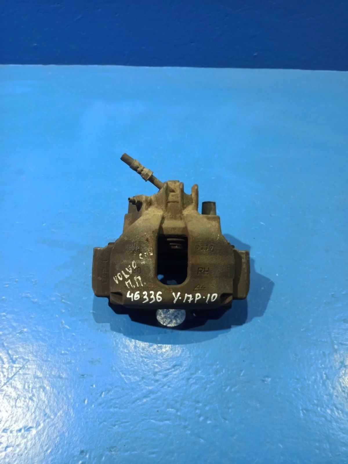 Суппорт передний правый Volvo S60 S80 XC70 P2