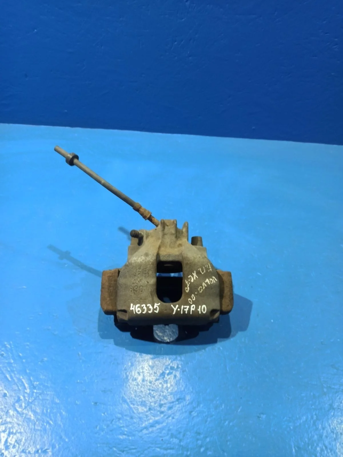 Суппорт передний правый Volvo S60 S80 XC70 P2