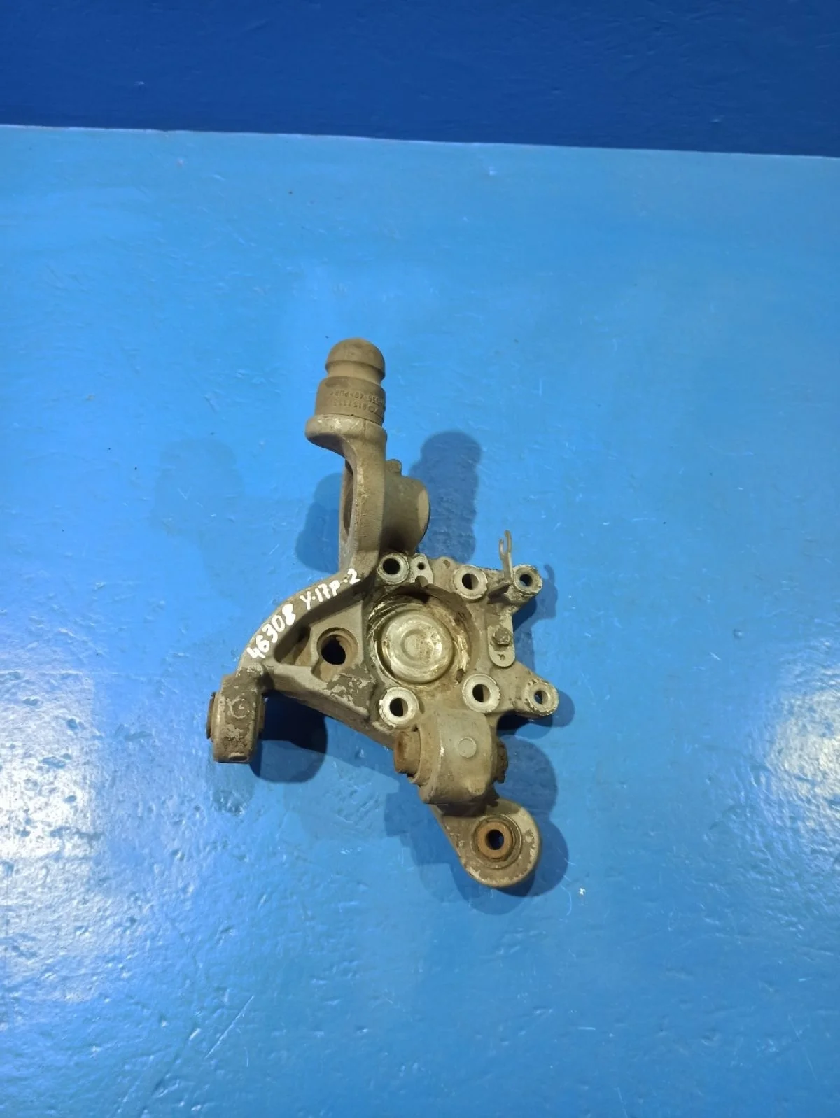 Кулак задний левый Volvo S80