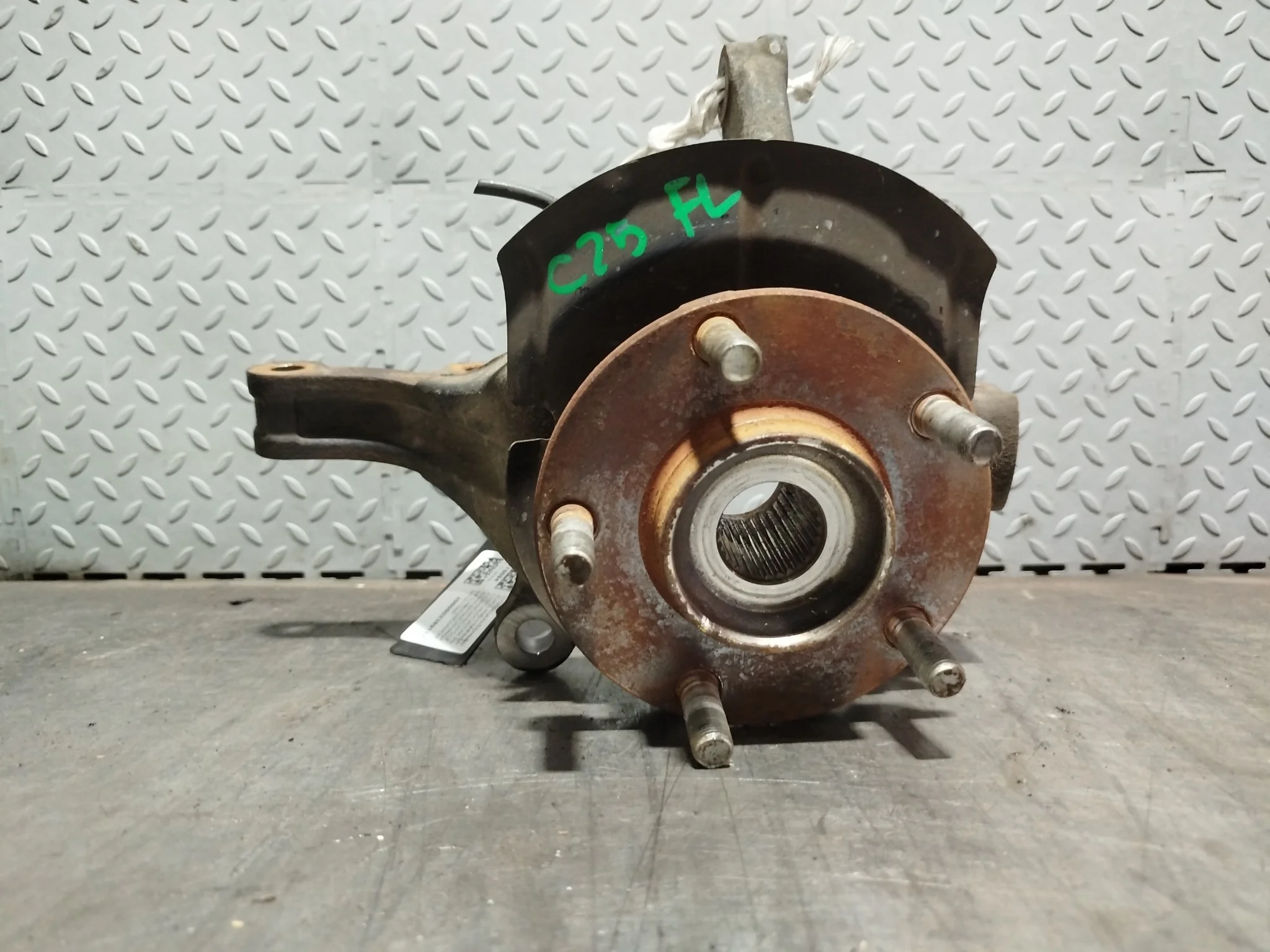 СТУПИЦА NISSAN SUZUKI ПЕРЕД ЛЕВО 40015CY000