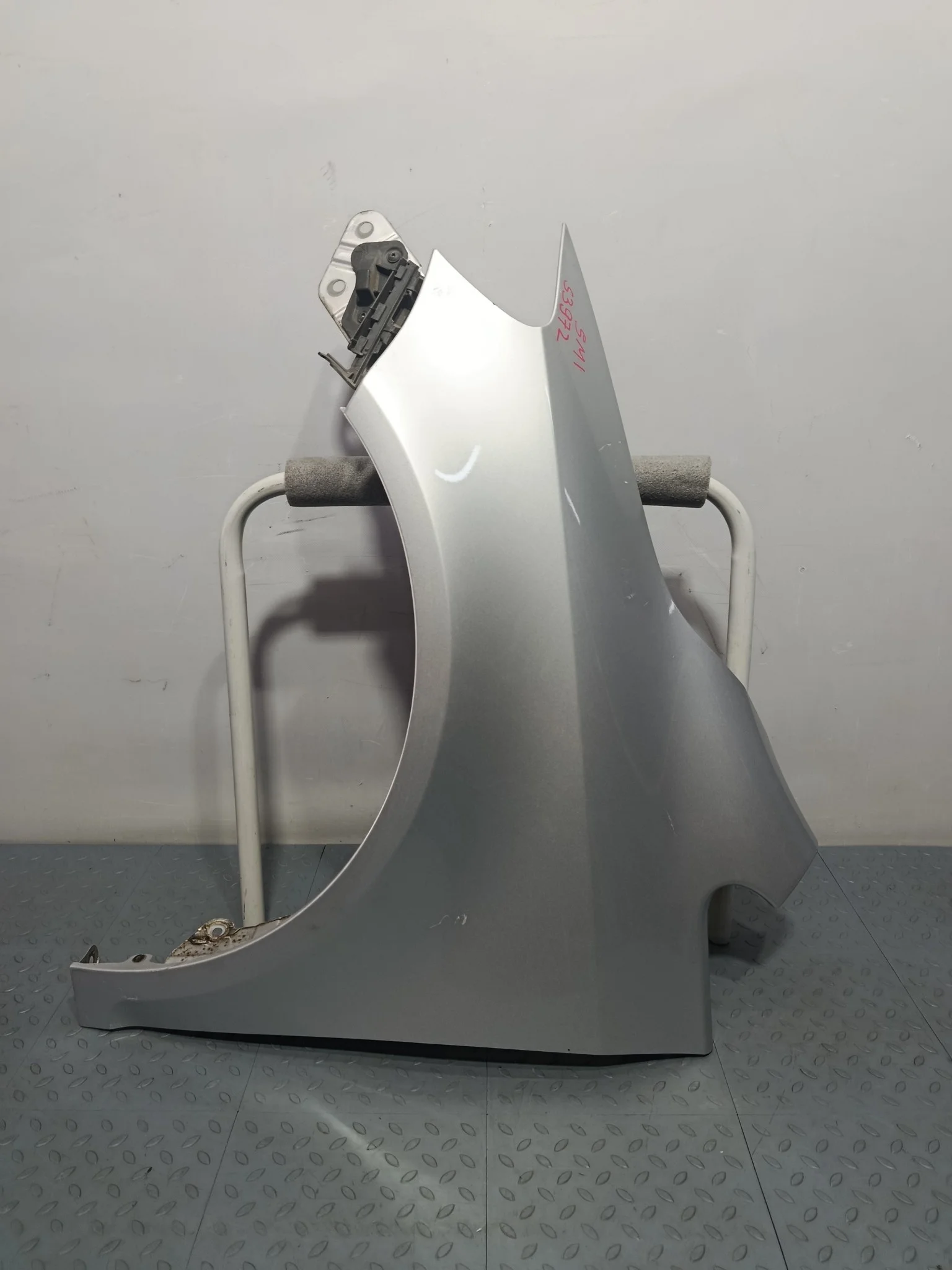 КРЫЛО VOLKSWAGEN 5M0821021 ПЕРЕД ЛЕВО серебро, LA7W S3972