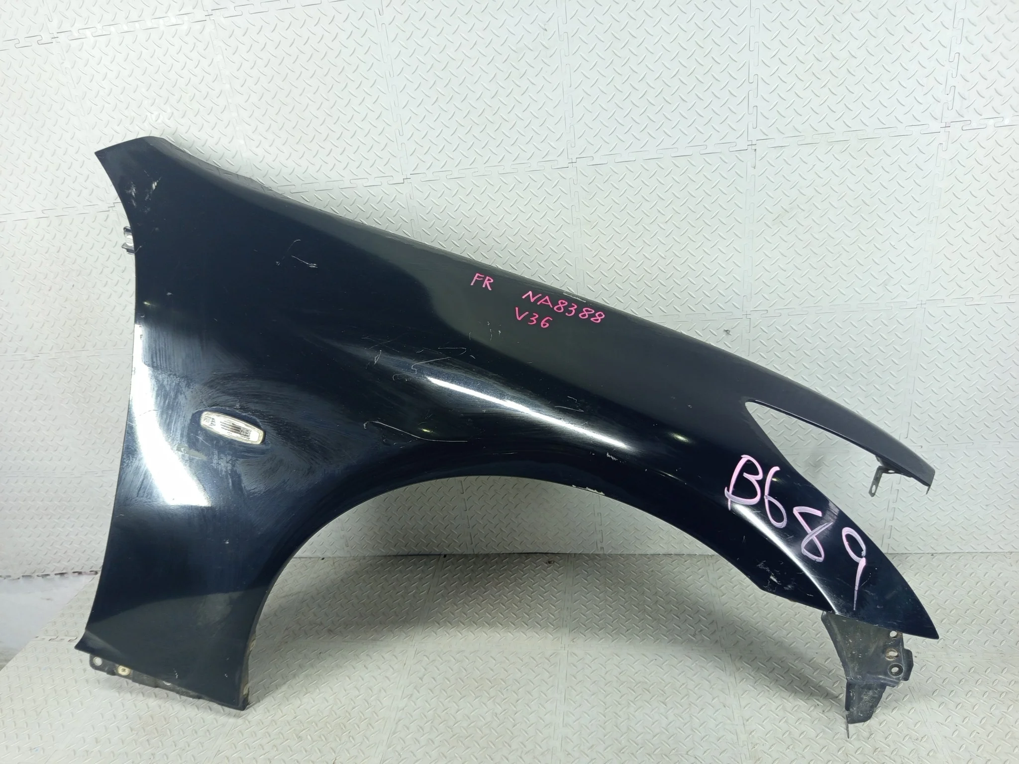 КРЫЛО NISSAN INFINITI F3100JK0BA ПЕРЕД ПРАВО черный, KH3 NA8388