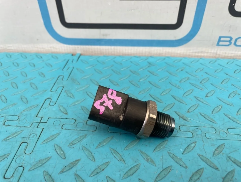 Датчик давления топлива Mercedes-Benz Ml-Class 2006 A0041536728 W164 642.940 3.0