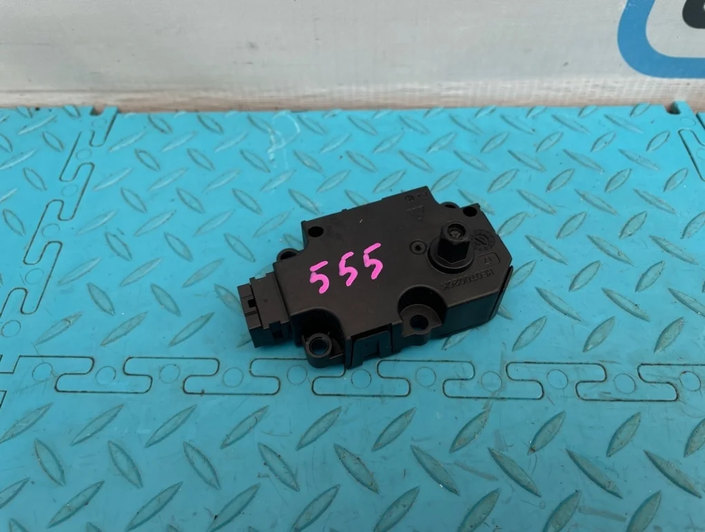 Моторчик заслонки печки (тепло холод) Mercedes-Benz S-Class 2013 A2219062500 W222 278.929 4.7