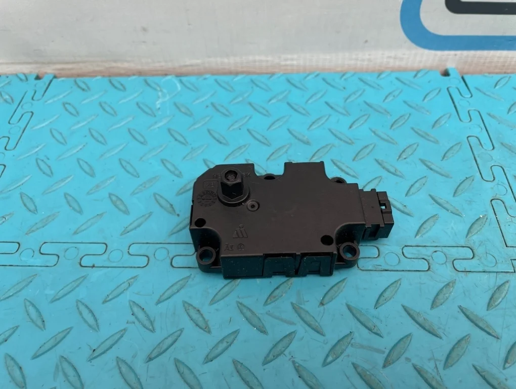 Моторчик заслонки печки (тепло холод) Mercedes-Benz S-Class 2013 A2219062500 W222 278.929 4.7