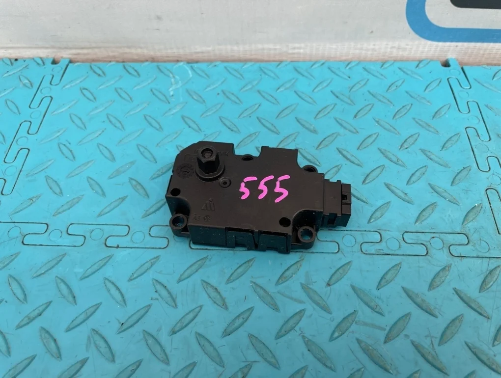 Моторчик заслонки печки (тепло холод) Mercedes-Benz S-Class 2013 A2219062500 W222 278.929 4.7