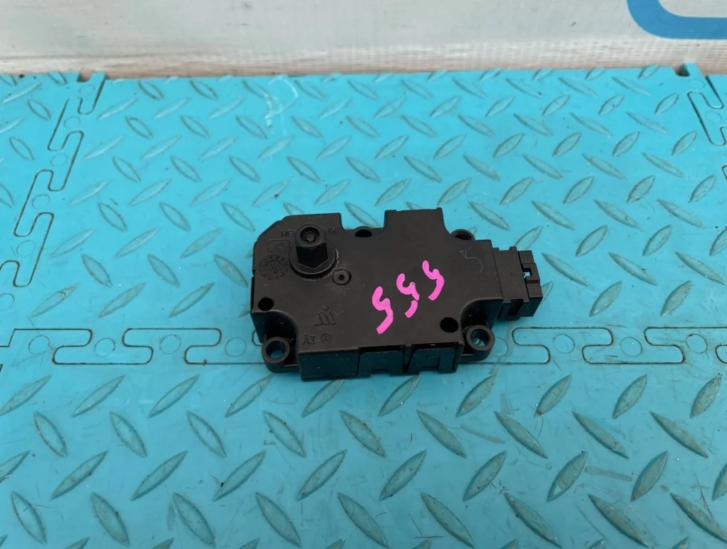 Моторчик заслонки печки (тепло холод) Mercedes-Benz S-Class 2013 A2219062500 W222 278.929 4.7