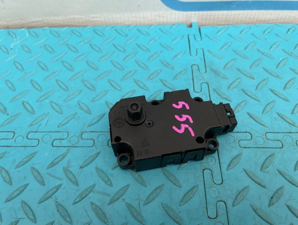 Моторчик заслонки печки (тепло холод) Mercedes-Benz S-Class 2013 A2219062500 W222 278.929 4.7