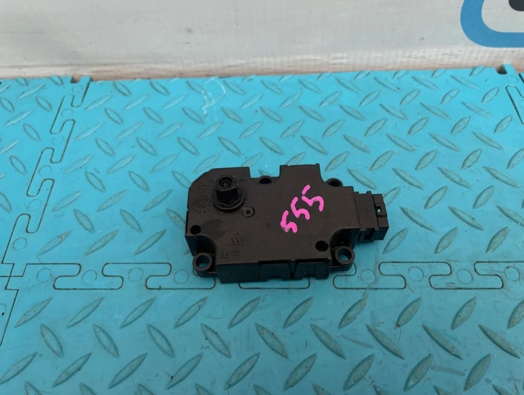 Моторчик заслонки печки (тепло холод) Mercedes-Benz S-Class 2013 A2219062500 W222 278.929 4.7