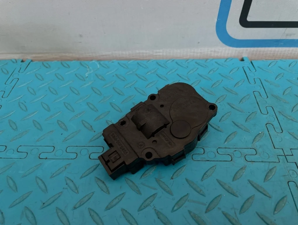 Моторчик заслонки печки (тепло холод) Mercedes-Benz S-Class 2013 A2219062500 W222 278.929 4.7