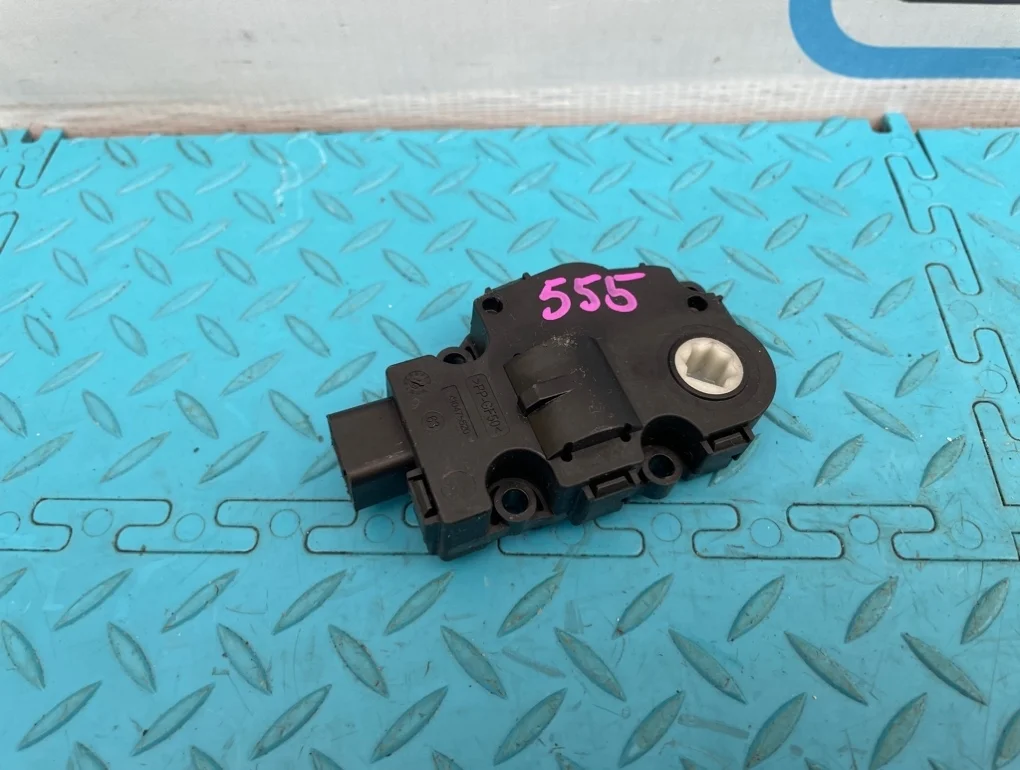 Моторчик заслонки печки (тепло холод) Mercedes-Benz S-Class 2013 A2219062500 W222 278.929 4.7