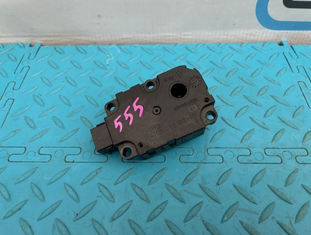 Моторчик заслонки печки (тепло холод) Mercedes-Benz S-Class 2013 A2219062500 W222 278.929 4.7